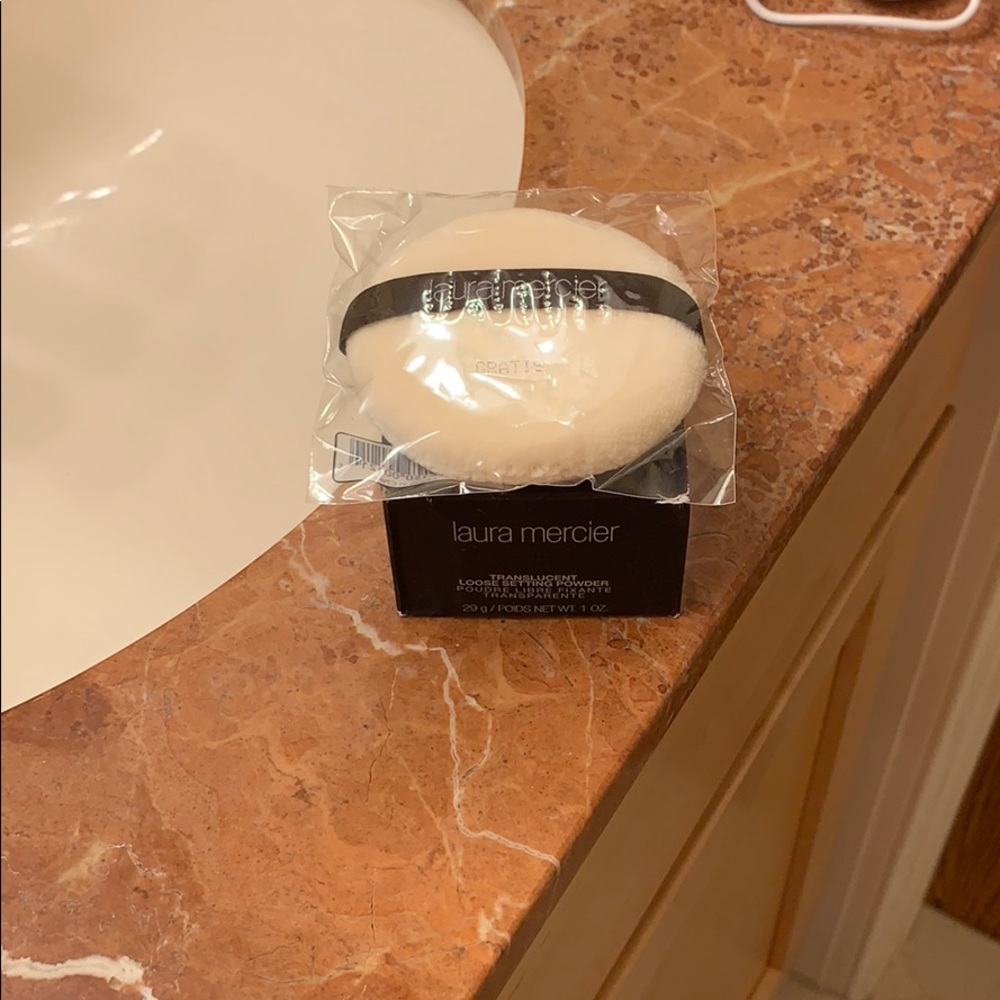 Laura mercier powder